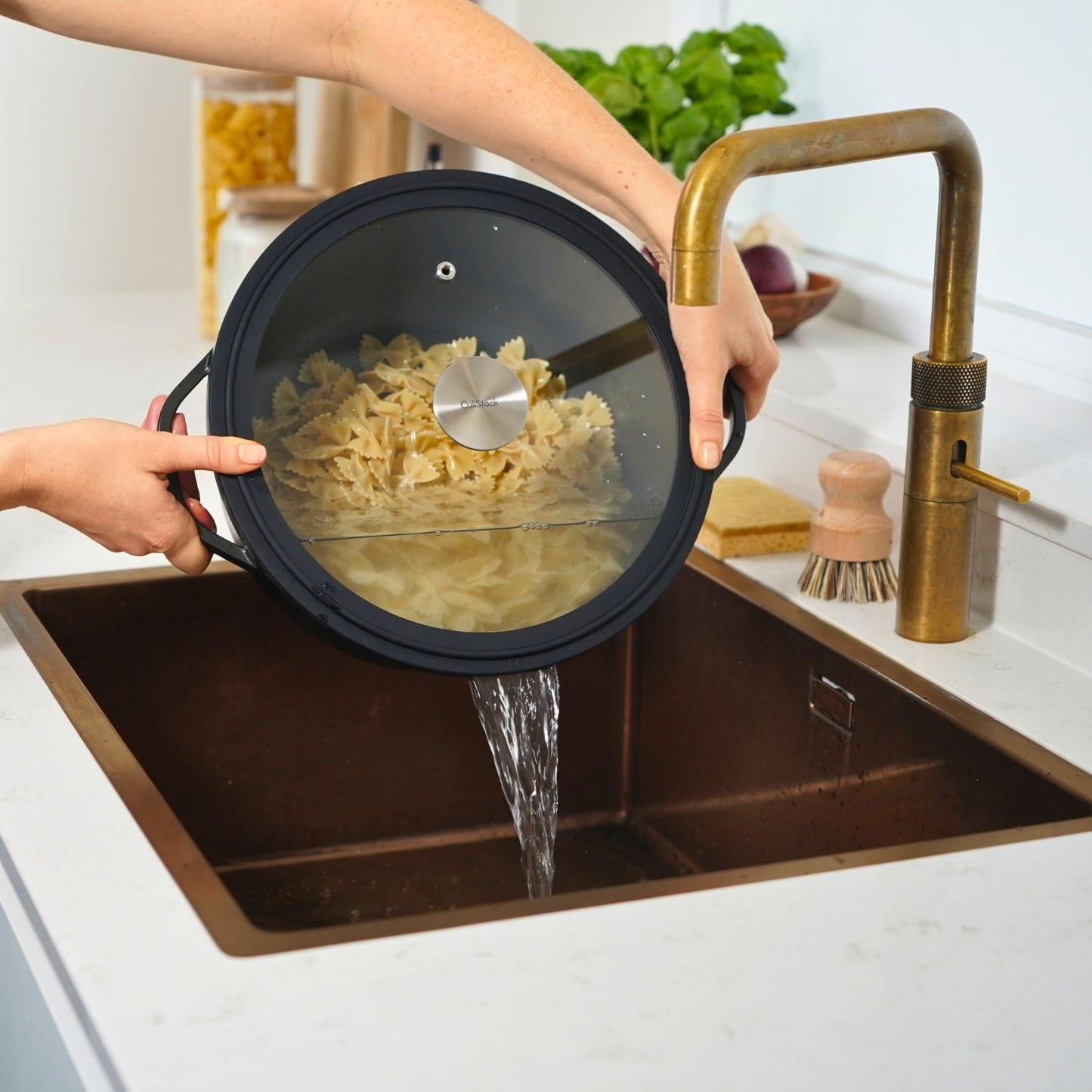 Dutch oven CuliStack afgieten met glazen deksel