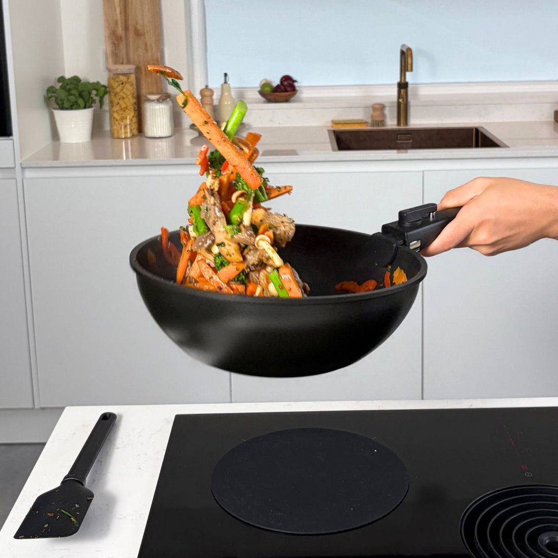 Hoe te sauteren? Leer deze kooktechniek in 4 eenvoudige stappen